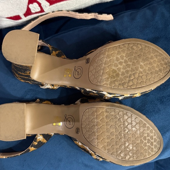 Chinese Laundry By Shelli Segal Leopard Print Heels size 6.5 - Picture 5 of 5